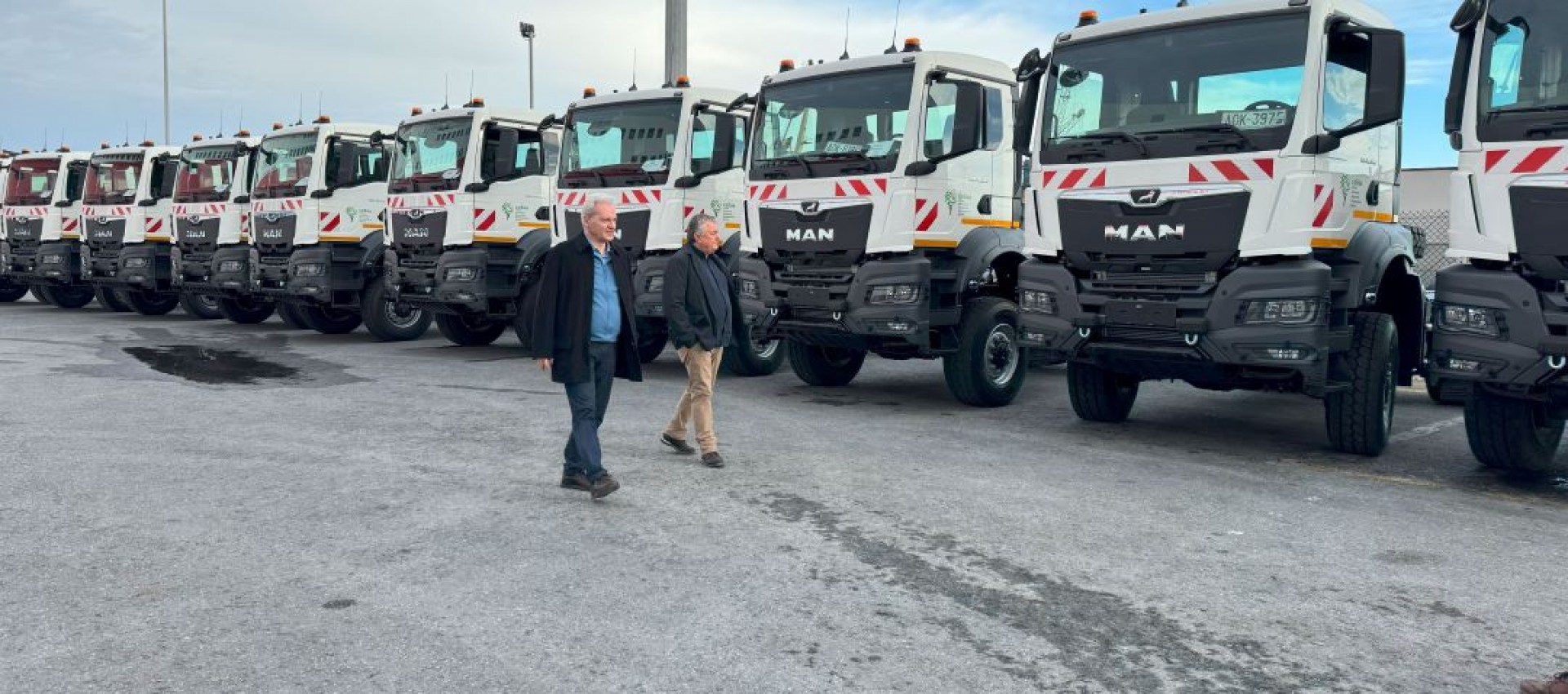 Έφτασαν Κρήτη οι 10 τράκτορες για τους Σταθμούς Μεταφόρτωσης Απορριμμάτων